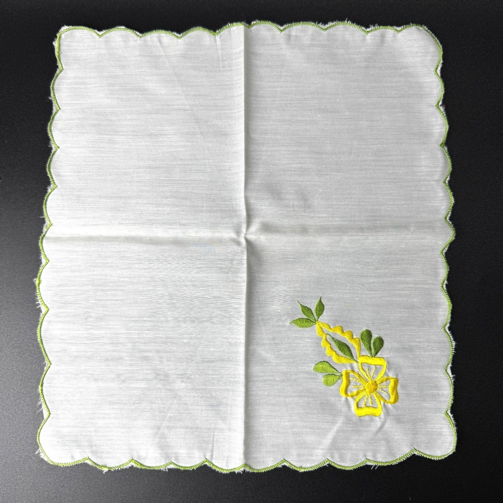 Vintage 10 Embroidered Cocktail Luncheon Napkins 10 Cottagecore Floral Scalloped